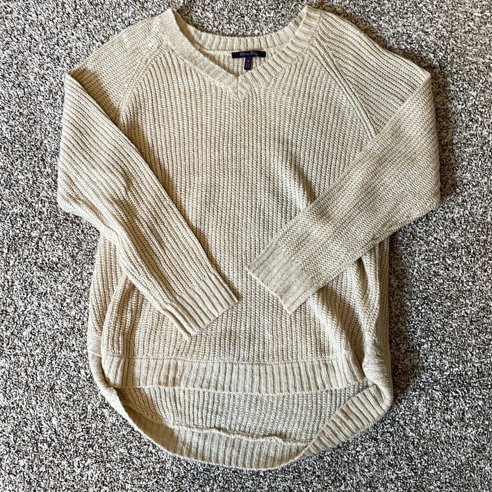 Comfy slightly oversized sweater. Size medium